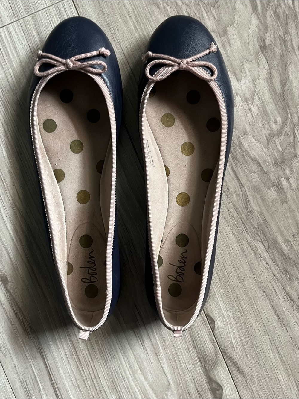 Boden Navy Flats with Blush Trim - Picture 4 of 10